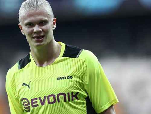 图片报：诺伊尔将根据身体情况决定是否在明年夏天退役（图片报：诺伊尔明夏是否退役取决于身体状态）