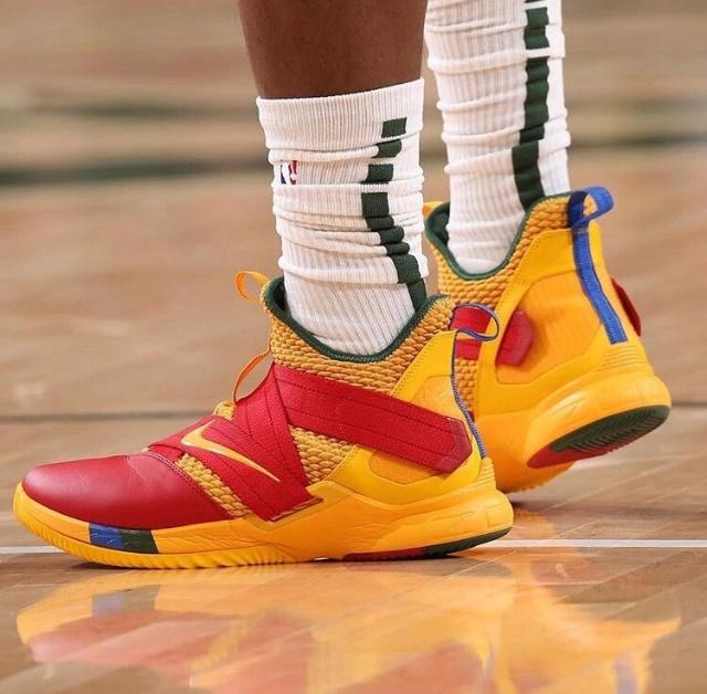 葡萄牙主帅：不会给C罗特殊待遇，英格兰是世界杯夺冠热门（葡萄牙主帅：C罗无特权，英格兰是世界杯夺冠大热）