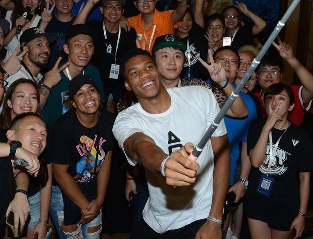 前锋射门力度与准度如何兼顾？（前锋怎样平衡射门力量与精准度？）