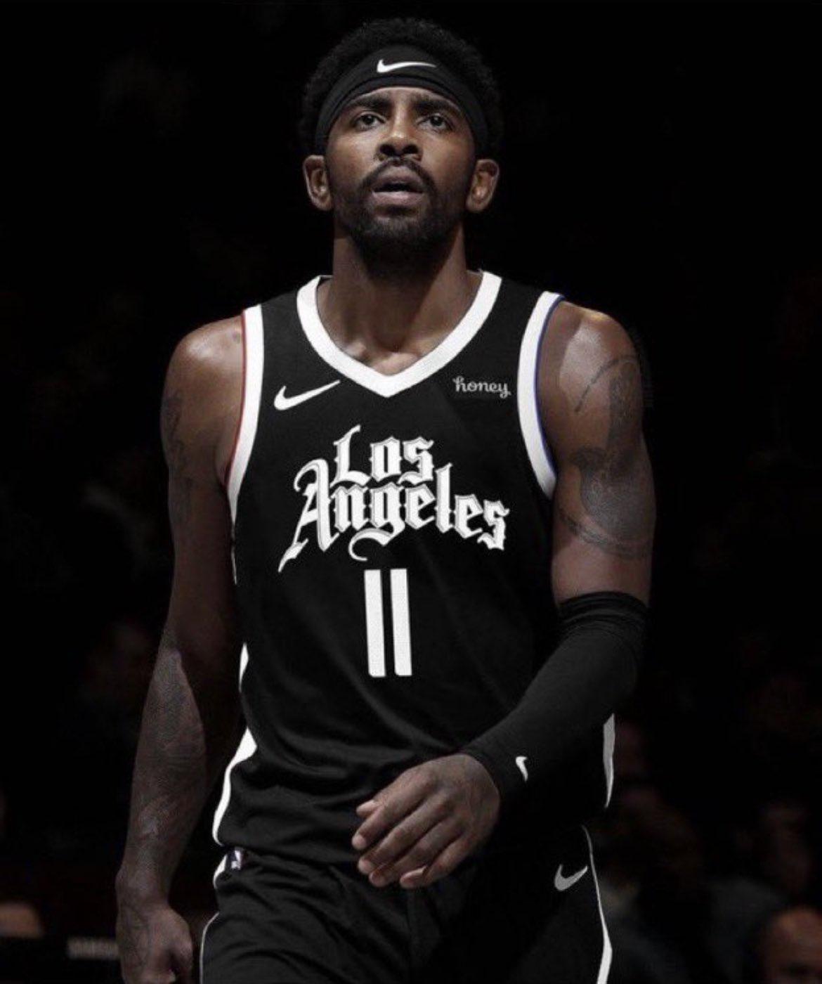 媒体人：杯赛的地板问题太大了，换地板无望应该撕掉所有地贴（媒体人称杯赛地板问题严重，更换无望应全部撕掉地贴）