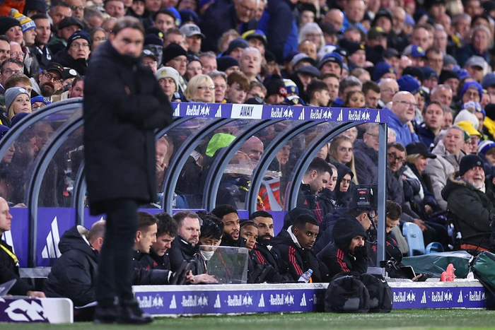 杨瀚森首发后各界说啥？韩乔生谈慢热，美媒称赞，被指无首发实力（杨瀚森首发引热议：韩乔生称其慢热，美媒力赞，亦被质疑缺乏首发实力）