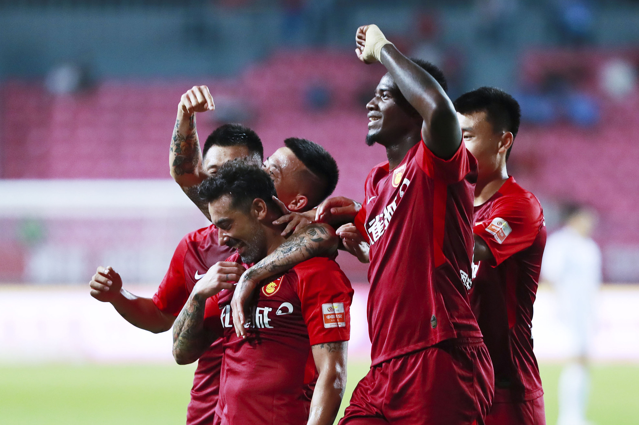 战胜同城对手大连涵瑀，大连英博U21队成功冲乙（大连英博U21力克同城对手大连涵瑀，成功晋级中乙）