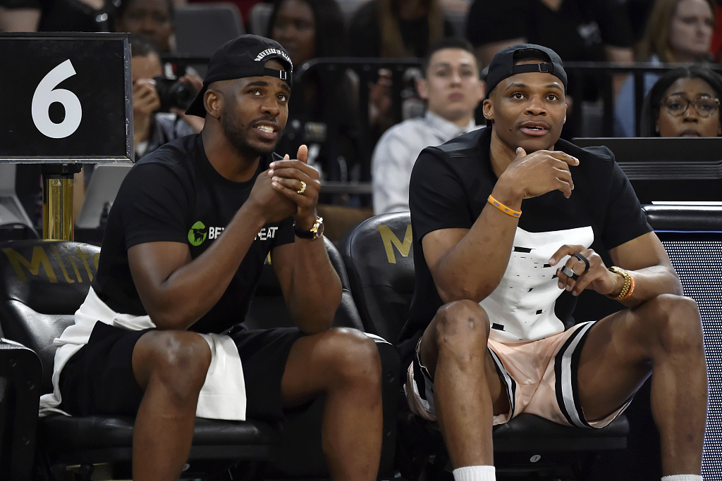 CBA：广东男篮顶住压力 力克广厦（CBA：广东男篮抗压制胜 击败广厦）