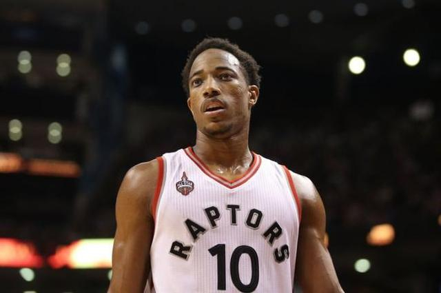 库蒂尼奥为小儿子庆祝生日，一家人身穿他效力过球队的球衣（库蒂尼奥为幼子庆生，全家身着其曾效力球队的战袍）