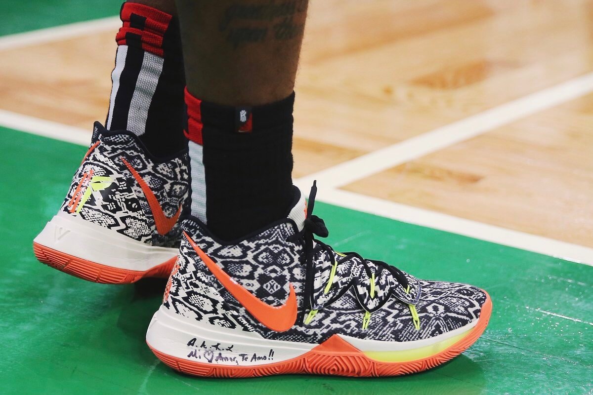 利物浦1-0皇马，麦卡利斯特一击制胜，库尔图瓦屡献神扑难救主（利物浦1-0击败皇马：麦卡利斯特制胜，库尔图瓦多次神扑仍难挽败局）