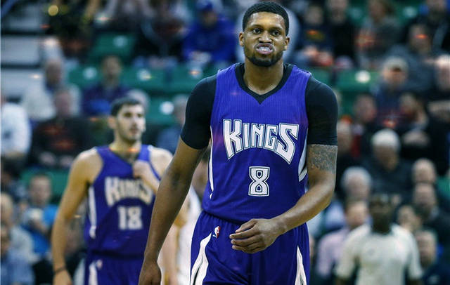 半场战报：拜仁1-0斯图加特，莱默尔脚后跟破门，奥利塞助攻（半场速报：拜仁1-0领先斯图加特，莱默尔后脚跟破门，奥利塞送助攻）