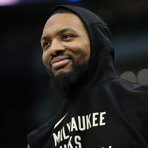 最后时刻连续3记关键三分！姜伟泽15中8&三分10中4轰下22分（生死时刻连中三记致命三分！姜伟泽15投8中、三分10投4中砍下22分）